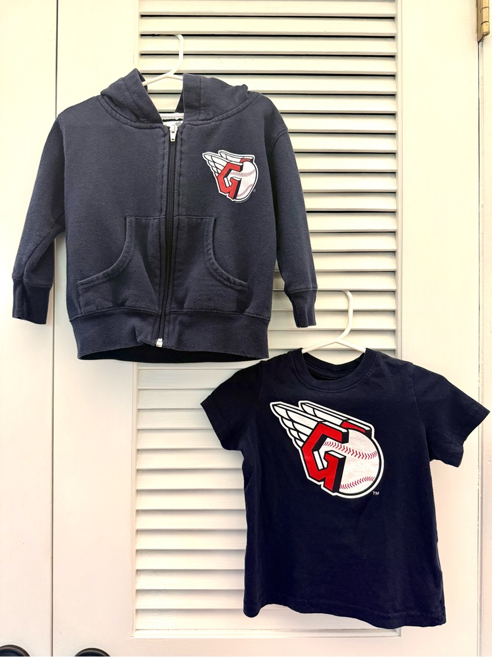 Kids Cleveland Guardians Tee Shirt and Zip Up Hoodie   Size 2T